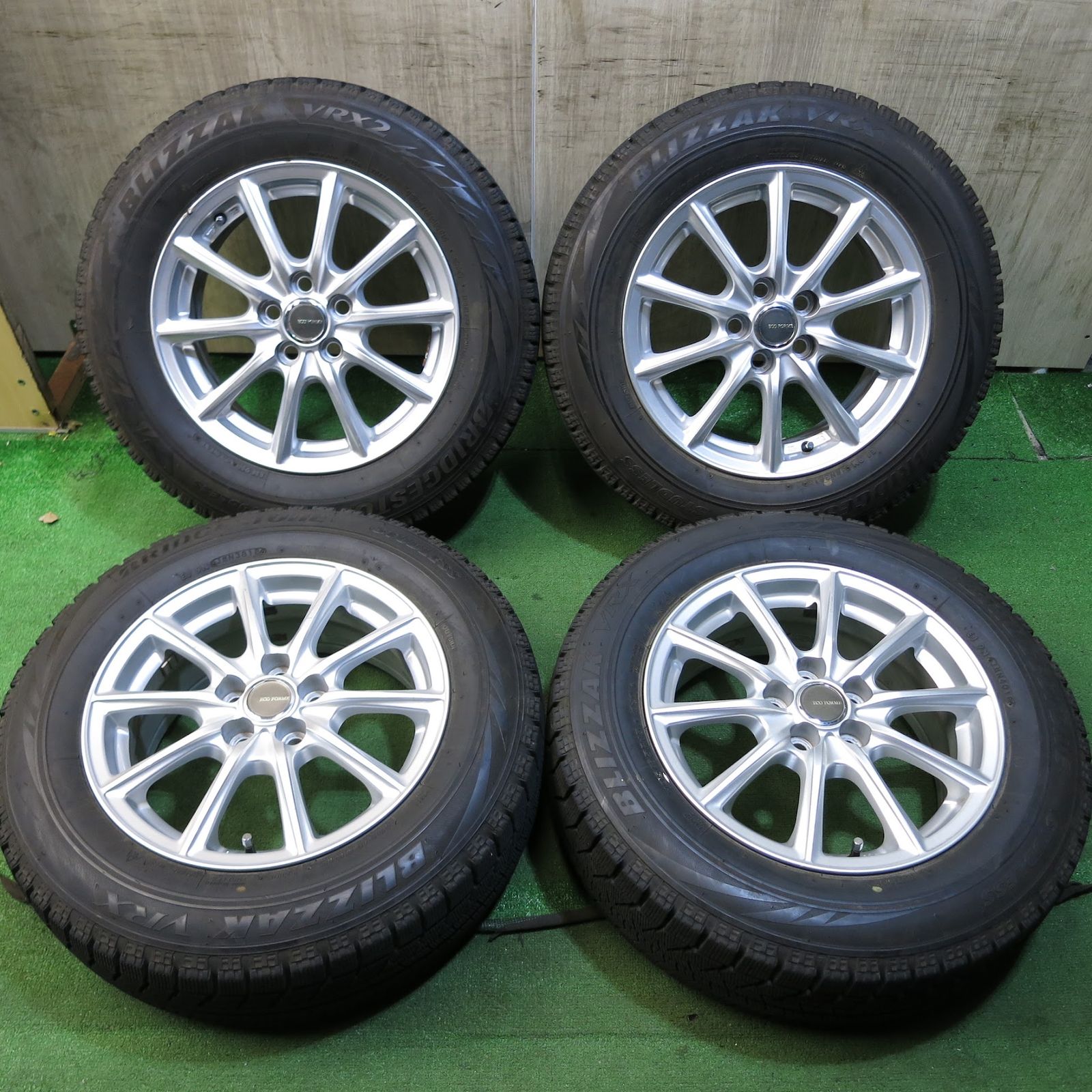 送料無料]バリ溝！キレイ！9分☆プリウス 等 195/65R15 スタッドレス 