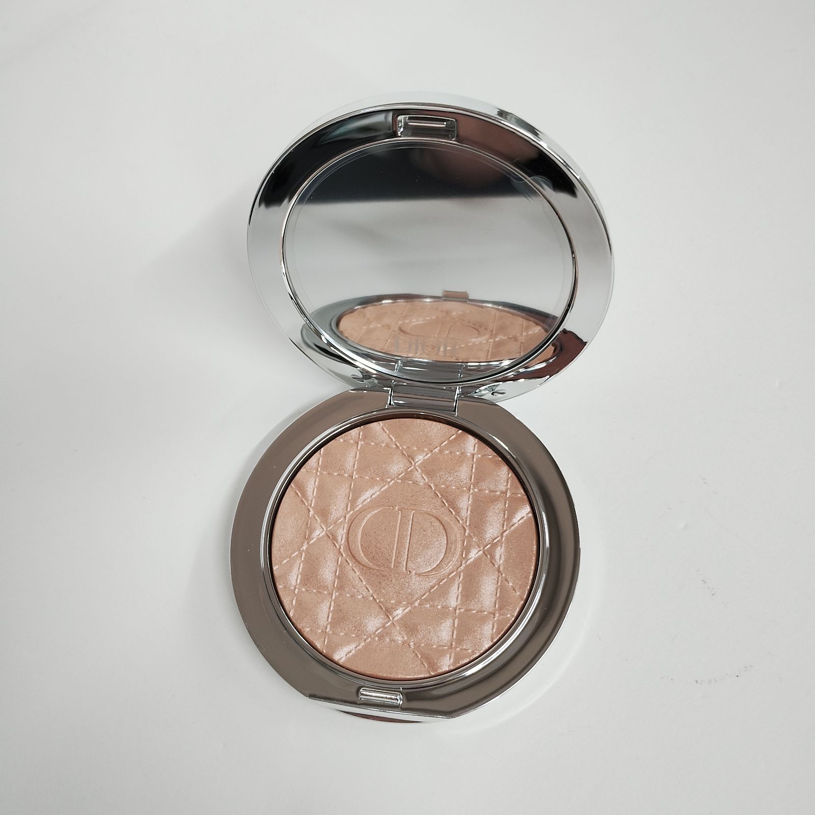 ディオール グロウ ルミナイザー 02 ゴールド ディオールスキン