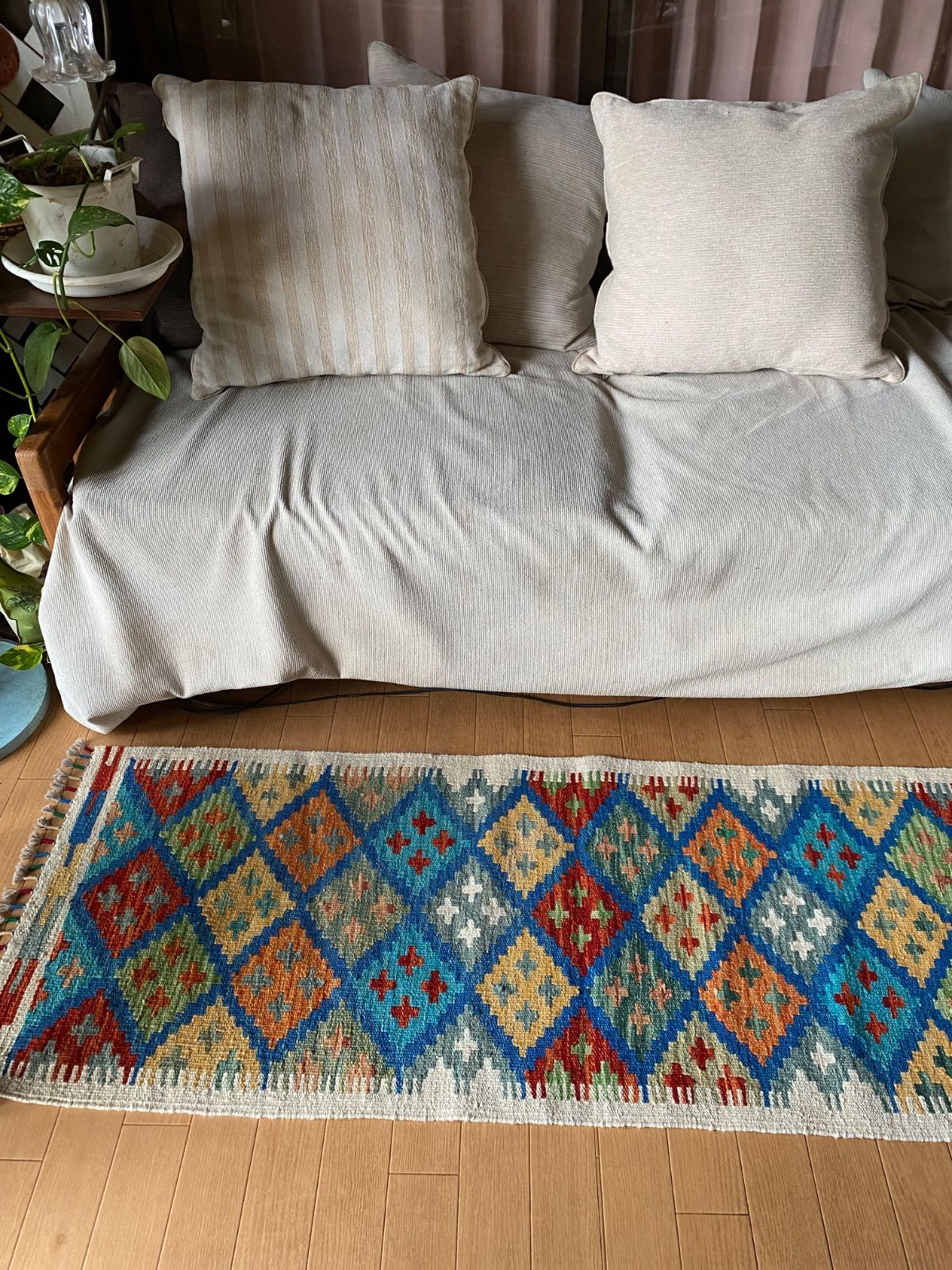 キリムのある素敵な暮らし始めませんか 手織りアフガニスタンキリムとても素敵です