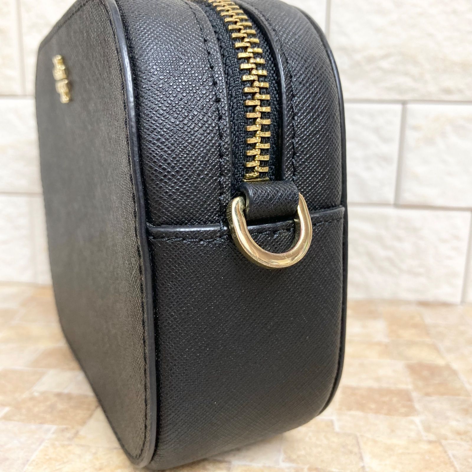 極美品 トリーバーチ エマーソン カメラバッグ ショルダーバッグ ロゴ 総柄 極美品 トリーバーチ エマーソン カメラバッグ ショルダーバッグ