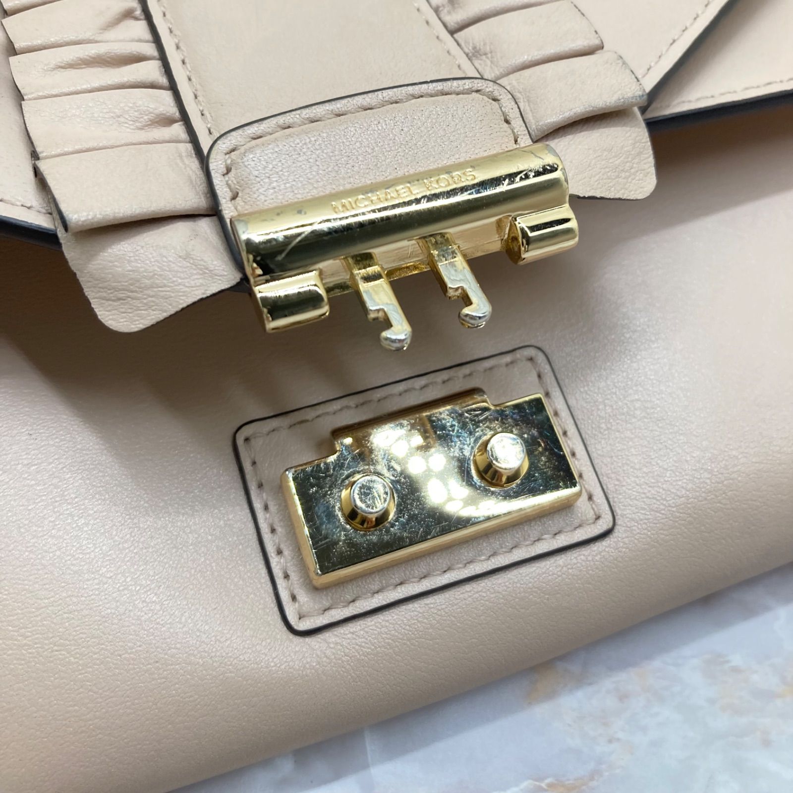 ちゅ #プロフ必読様【極美品】MICHAEL KORS チェーン クロスボデイ MICHAEL KORS ジップ チェーン クロスボディ ショルダーバッグ