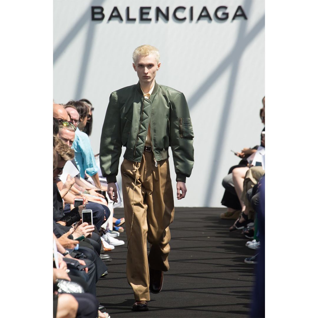 雷市場（ポンジャン）商品韓国直送】BALENCIAGA(バレンシアガ) 18ss オーバーサイズ チノ パンツ - メルカリ