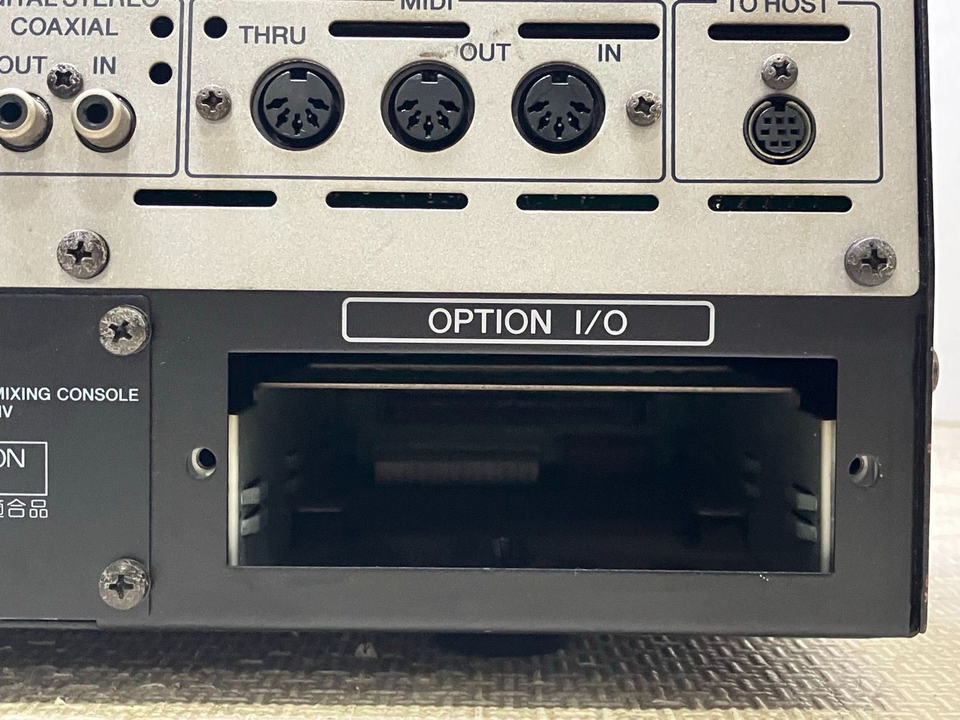 YAMAHA 01V