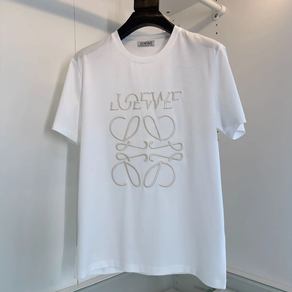 LOEWE刺繍ラウンドネック半袖Tシャツ胸元アルファベットロゴ刺繍半袖Tシャツ男女兼用