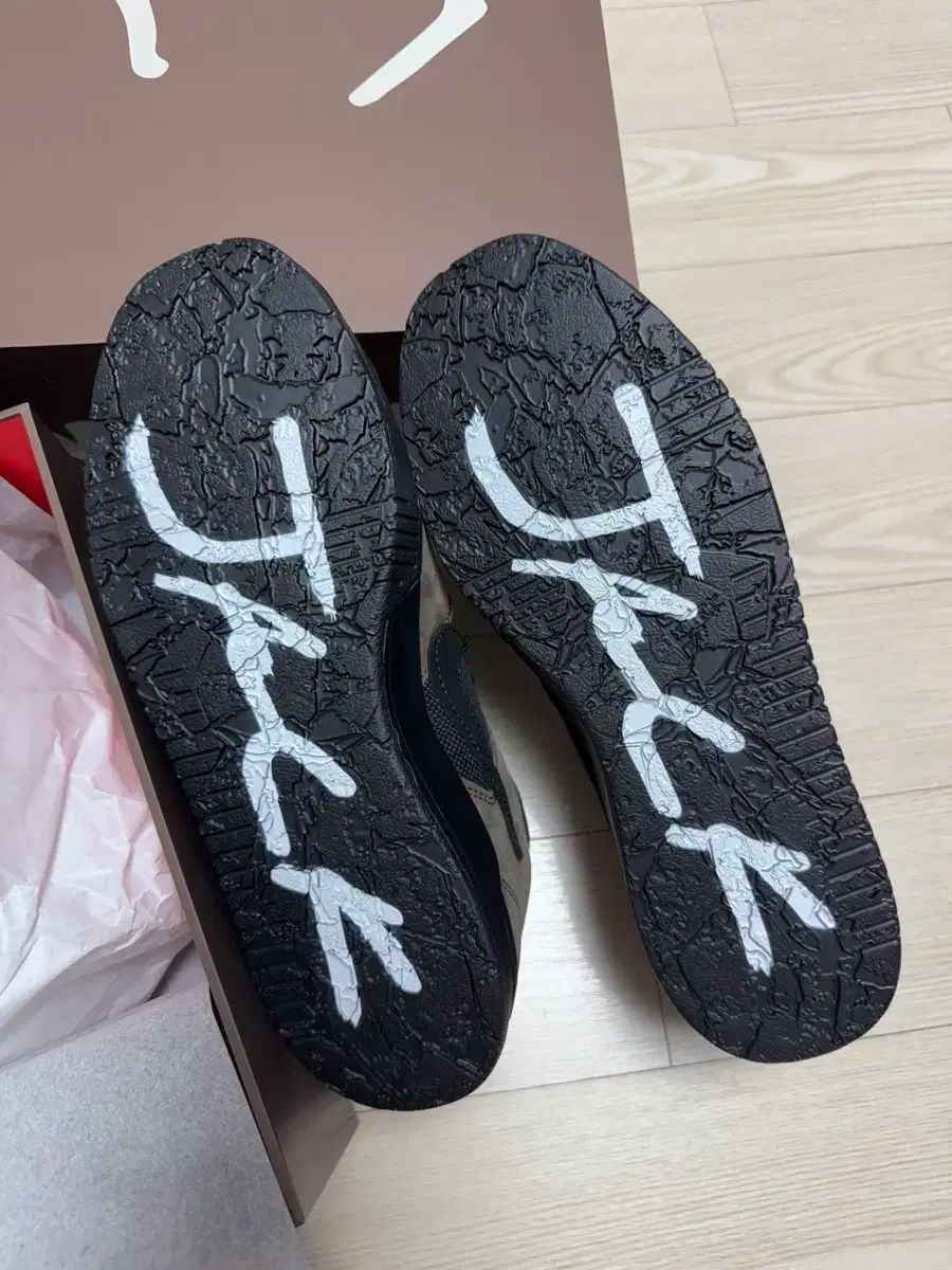 限定アイテム入荷。 ジョーダン トラヴィス スコット ジャンプマン ジャック TR ブラック アンド ダーク モカ 26.5