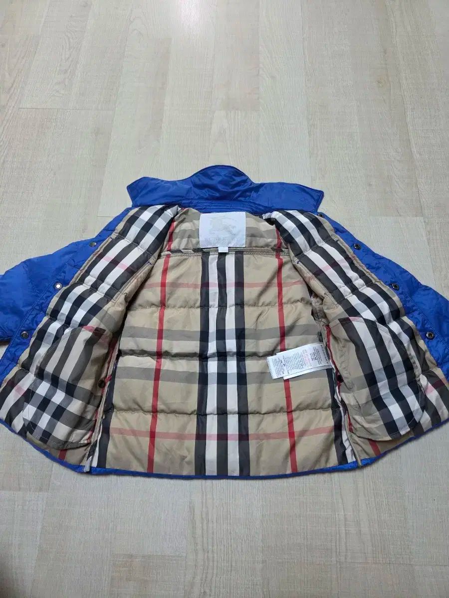 4Y Burberry Kids バーバリーキッズ ダウン WWW_MAAHADDERANG_COM