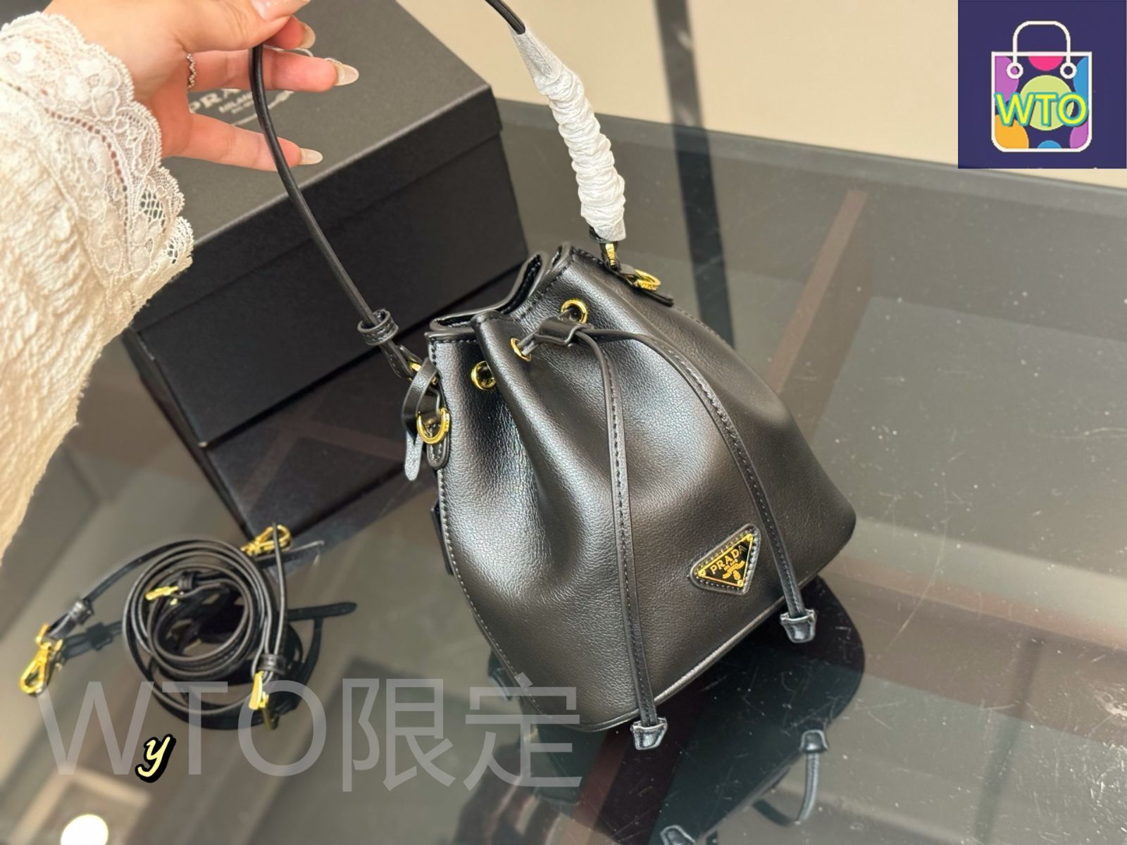 新品未使用PRADA ブラック バケットバッグ Prada バックル バケットバッグ | ブラック | FARFETCH JP