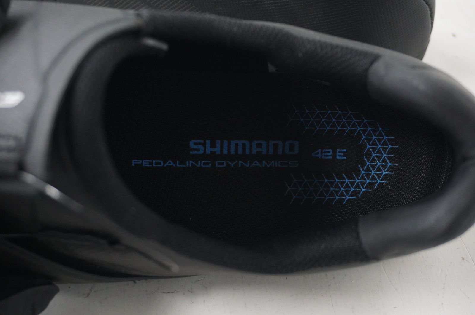 SHIMANO 「シマノ」 SHRC300M W01E 42Eサイズ シューズ / バイチャリ阪急塚口店