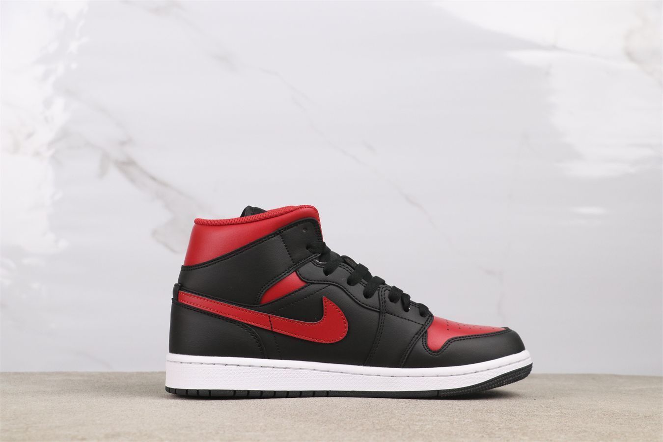 今日 Air Jordan 1 DQ8426 - 06 ブラックレッド