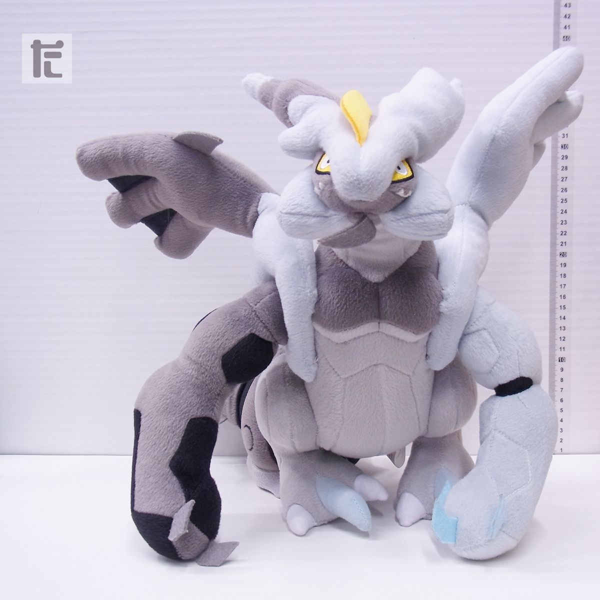 ポケモンセンターぬいぐるみ　ホワイトキュレム　ブラックキュレム 41bxtR5Fj8L._SS200_.jpg