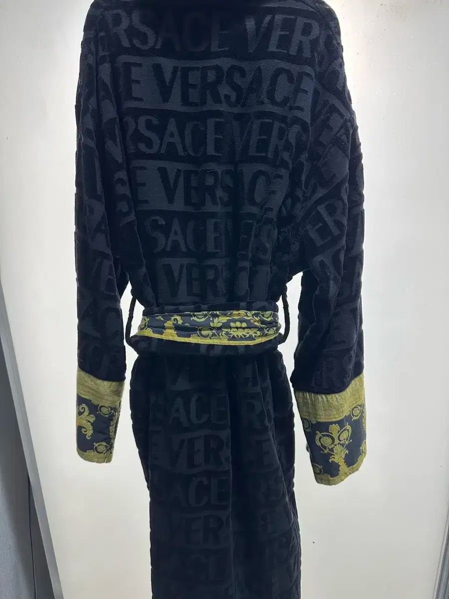 ヴェルサーチェ ブラック ローブ チュール シャワーガウン