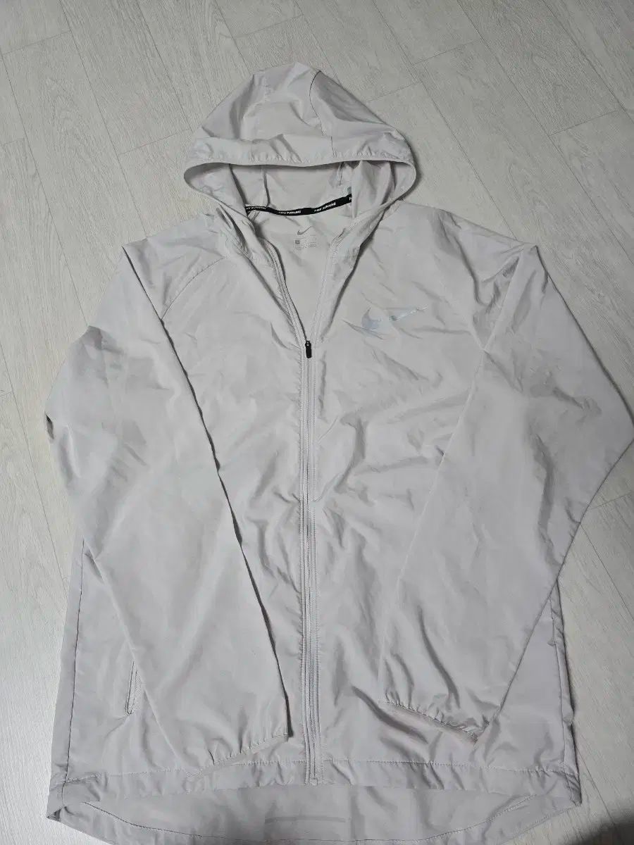 Nike(ナイキ） ESSENTIALS(エッセンシャルズ) フーディー パーカー ジャケット 100 サイズ
