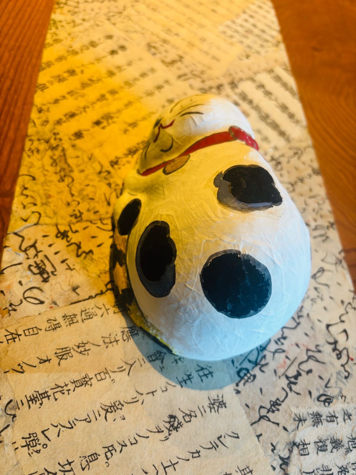 バカラ 黒い招き猫 陶器製 赤い台座付き 2025年最新】バカラ 招き猫 赤