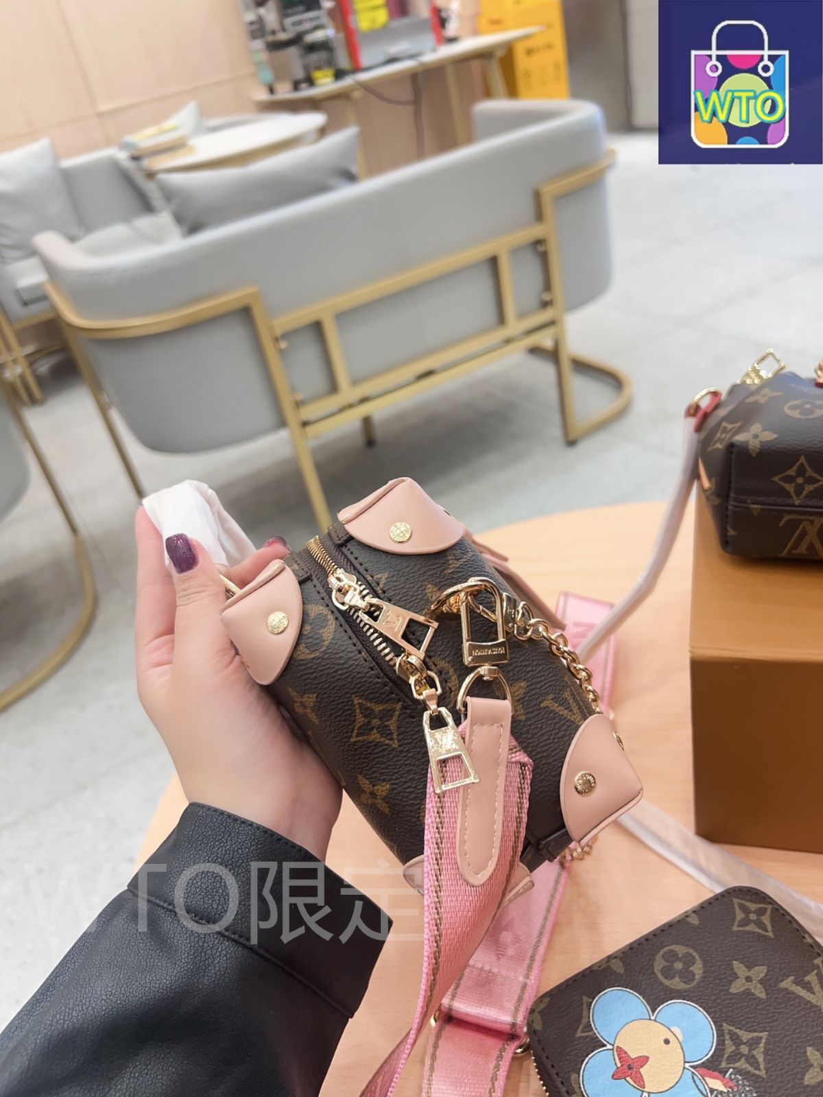 Koo@一期一会感謝　バッグ　ピンク Michael Kors マイケルコース ロゴ ショルダーバッグ PVC