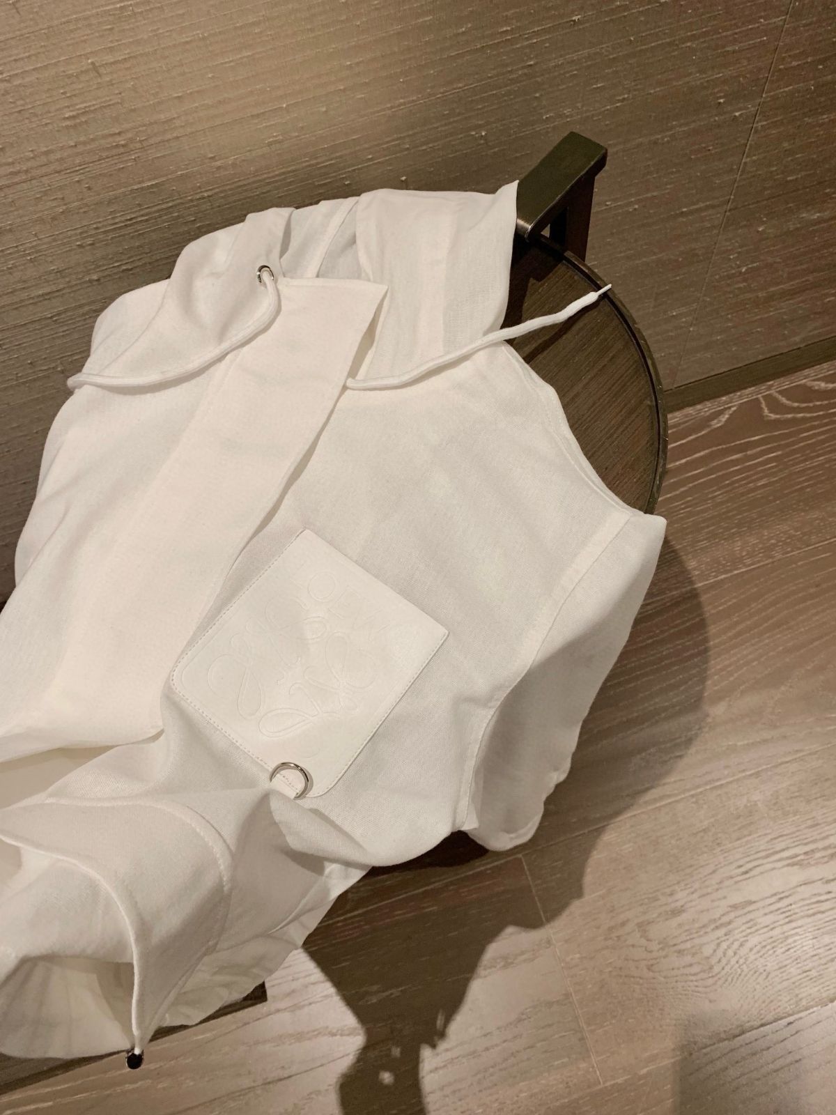 ロエベ Loewe カスタマイズされたプレス加工アルファベットロゴの小羊皮 子羊の皮 ポケット付き連帽ファスナーの綿麻混紡ジャケット アウター YUZUMIYA_COM