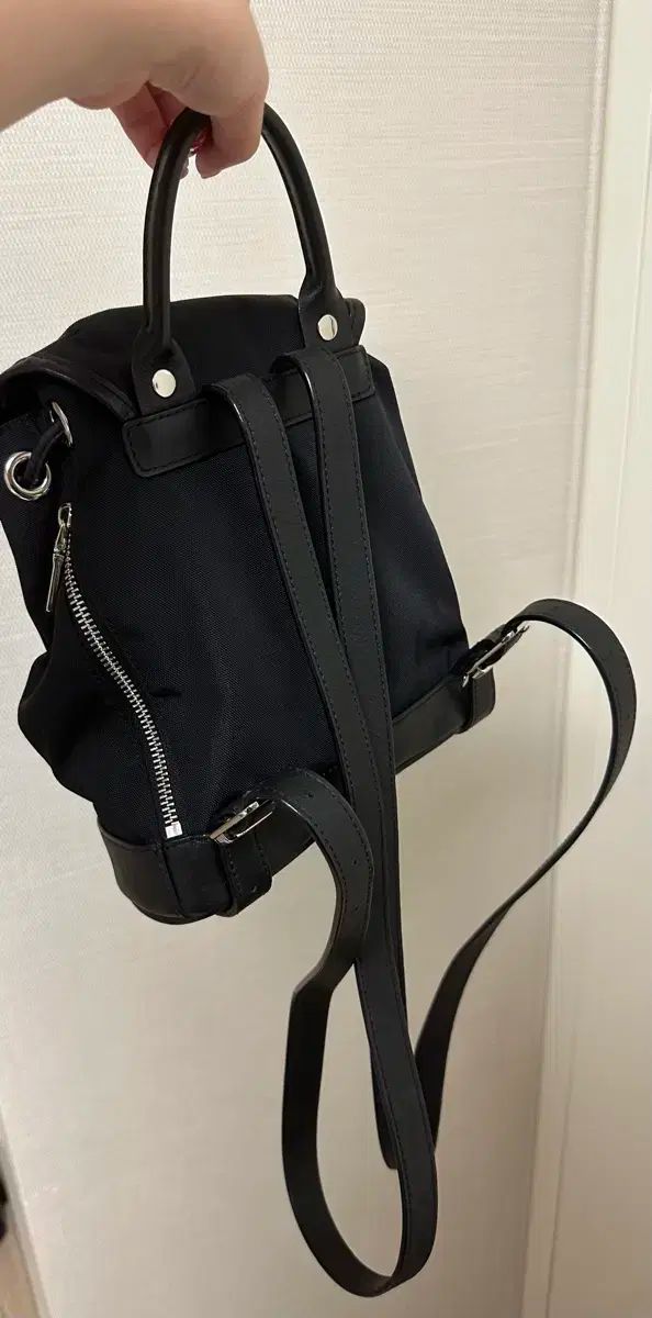 threetimes リュック Acorn backpack スリータイムズ THREETIMES Acorn Backpack - Black: Stylish, Spacious, and