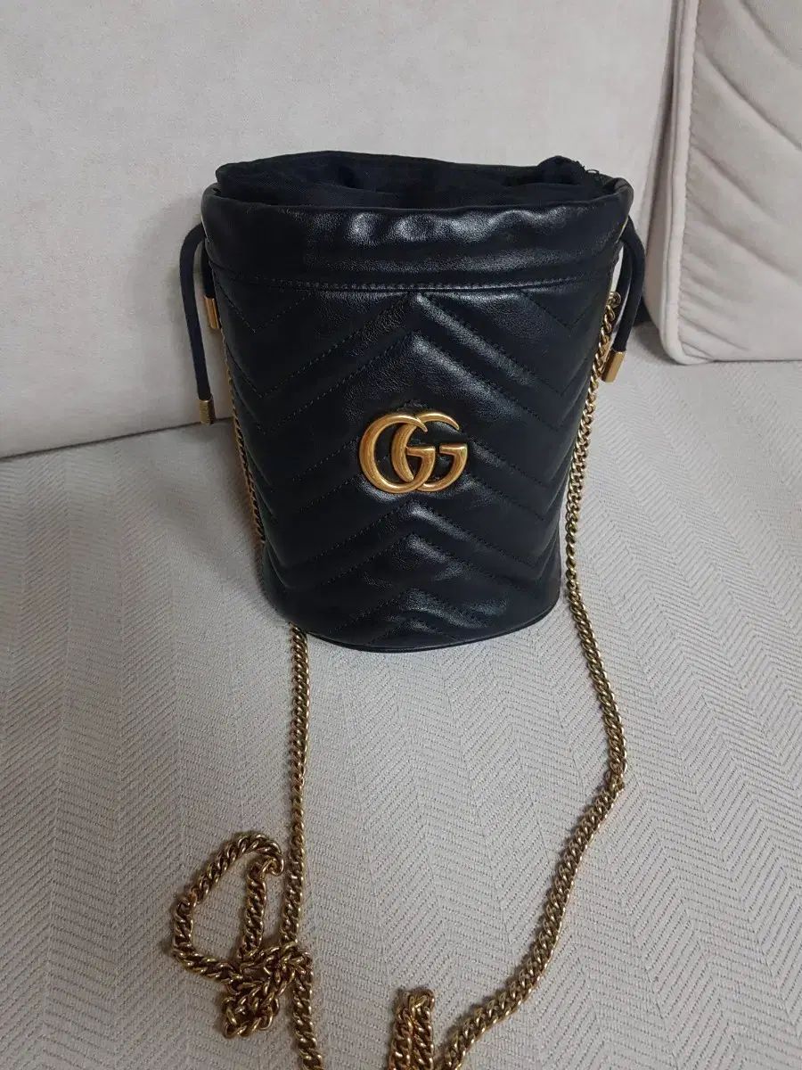 GUCCI グッチ GG マーモント マトラッセ バケットバッグ ブラック 女性 レディース バッグ 正規品