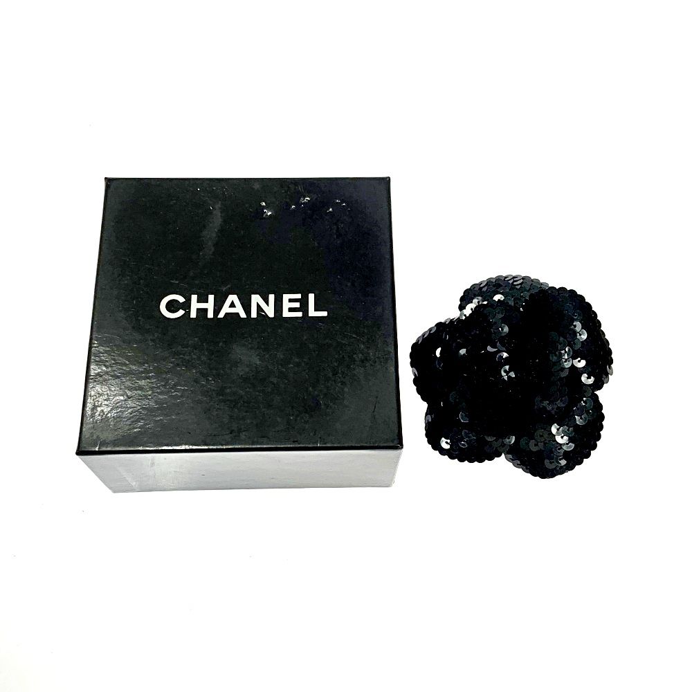 CHANEL シャネル コサージュ ブローチ スパンコール カメリア ブラック 中古】【箱付き】 CHANEL シャネル スパンコール カメリア