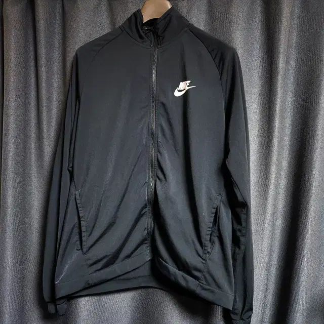 XL Nike(ナイキ） トラックトップス ジップアップトレーナー ジャージ 黒 ＃ HF