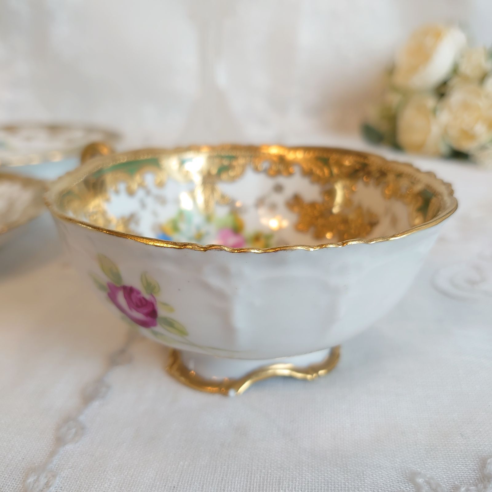 オールドノリタケ　金盛ガーランド薔薇絵図　カップ&ソーサートリオ　ケーキ皿 Noritake - オールドノリタケ カップ＆ソーサー トリオ 大皿