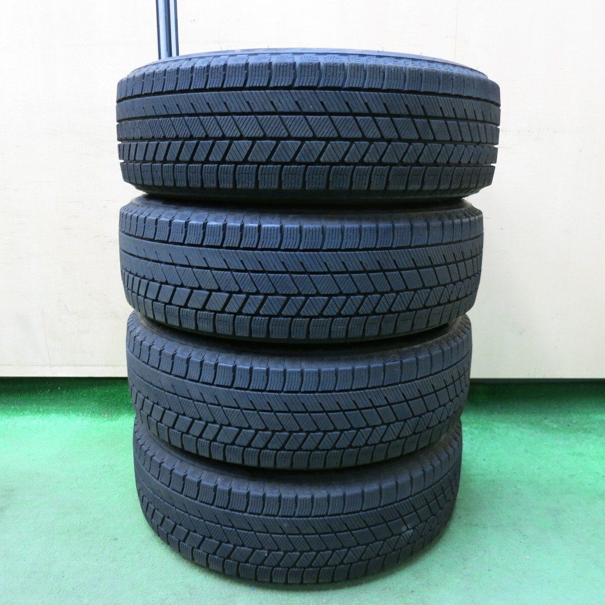 アクア　175/65R15 スタッドレスタイヤ バリ溝　21年製 アクア 175/65R15 スタッドレスタイヤ バリ溝 21年製 MICHELIN X-ICE