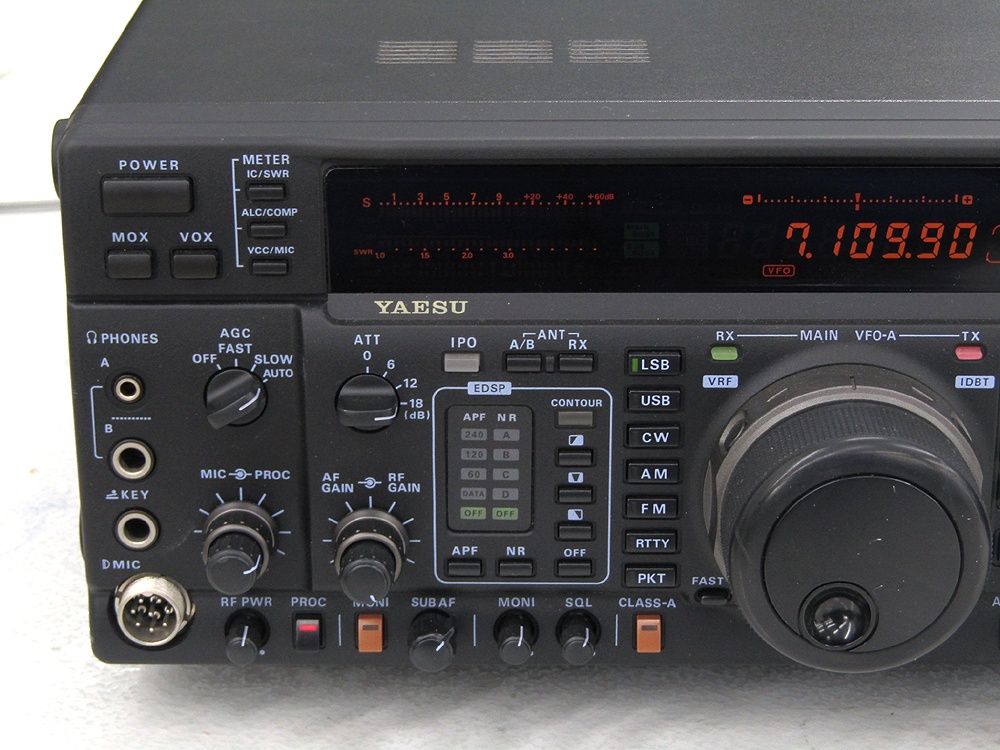 YAESU ヤエス FT-1000MP MARK-V Field HFトランシーバー 無線機器 通電