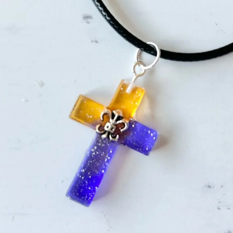 専用ページ ハンドメイド 十字架ネックレス ハンドメイドネックレス 十字架 レジン - メルカリ