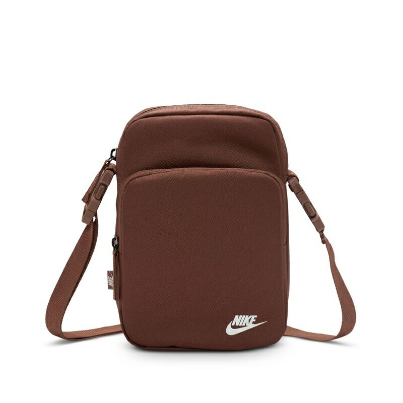 【正規品，本物保証】 ナイキ ショルダーバッグ 4L メンズ レディース NIKE ヘリテージクロスボディバッグ   鞄 斜め掛け ミニバッグ スポーツ   男女兼用  ポシェット ブラウン 茶色  /DB0456-265 ショルダーバッグ