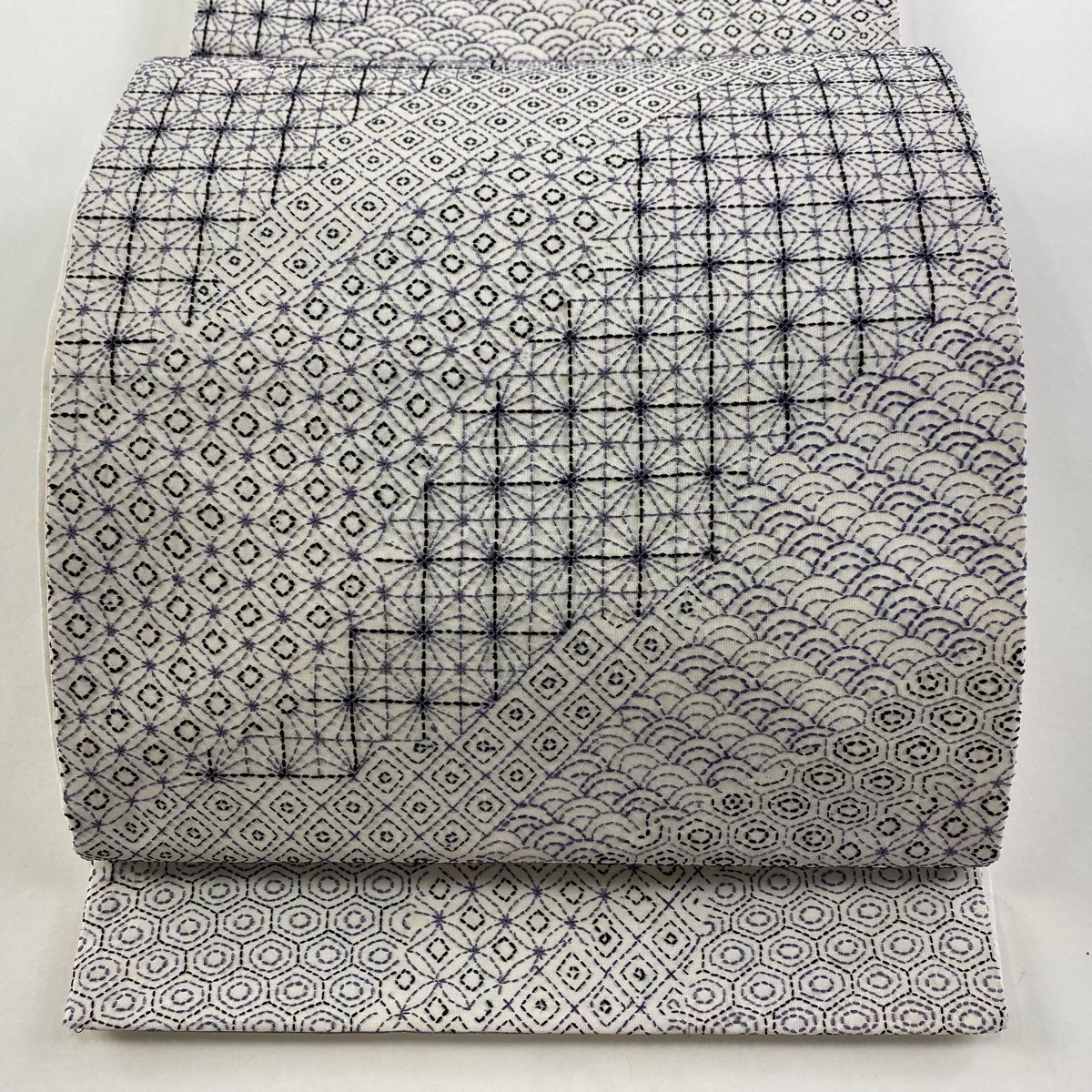袋帯 美品 逸品 有職文様 刺し子刺繍 白 全通 正絹 【中古