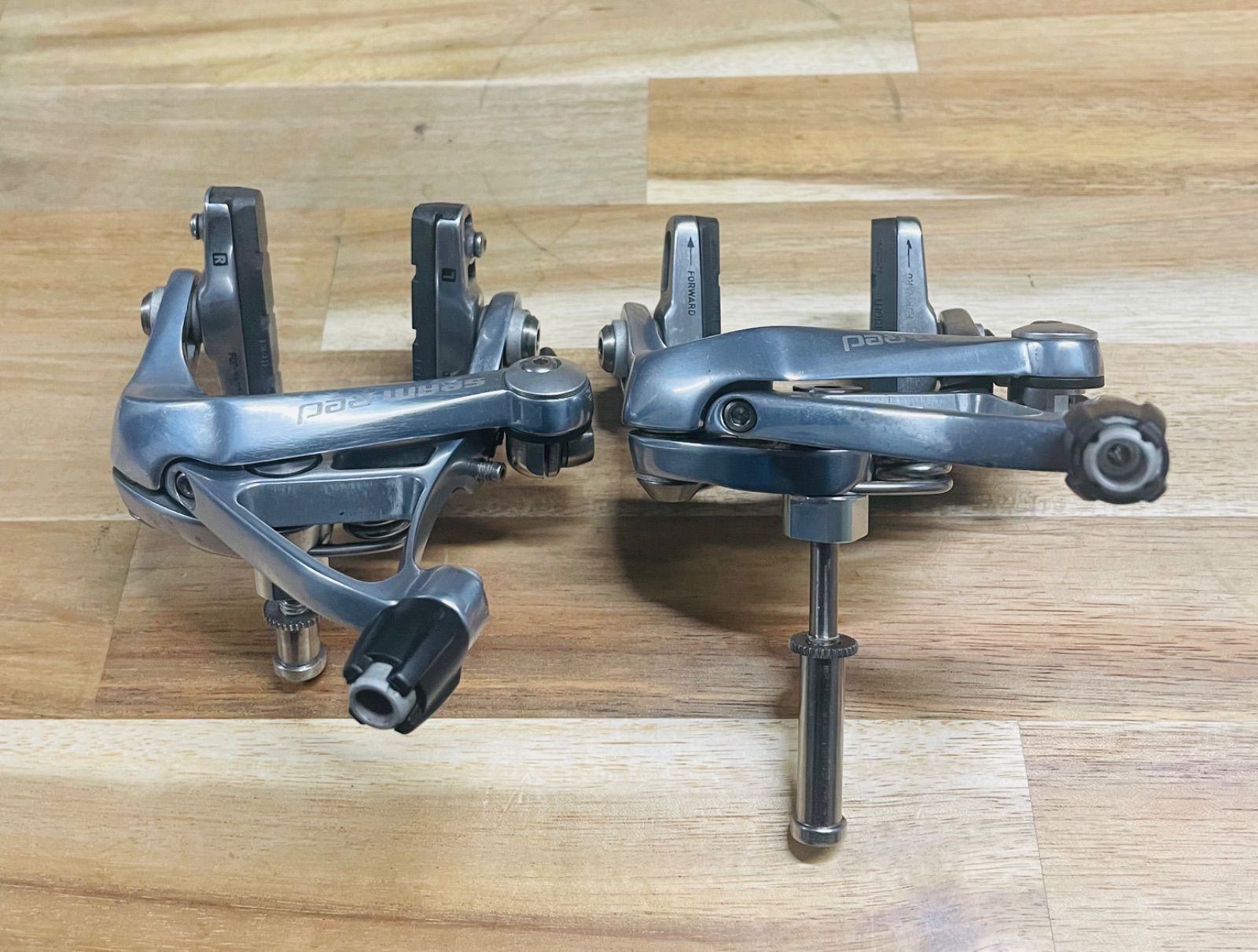 スラムレッド　キャリパーブレーキ 前後セットDURA-ACEシュー付き Amazon | SRAMレッドブレーキキャリパーグレー、リアキャリパー