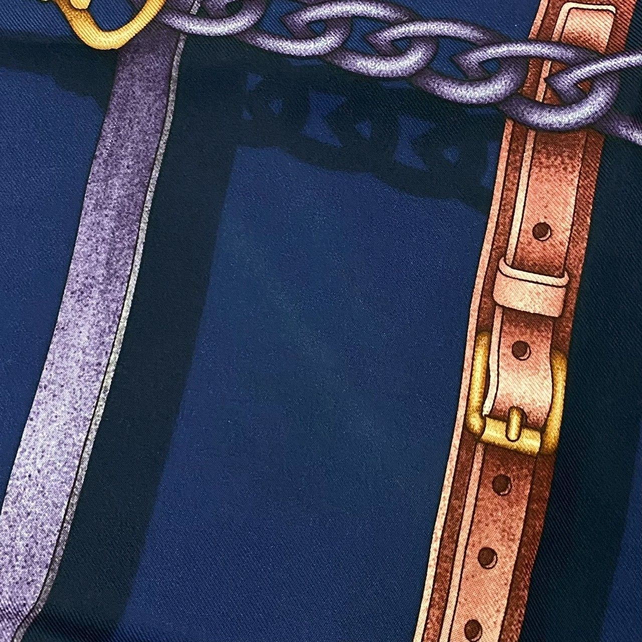 28 超美品　グッチ　GUCCI　スカーフ　シルク100%　ベルト柄 SALE！】GUCCI グッチ スカーフ シルク100％ アニマル柄 ホース