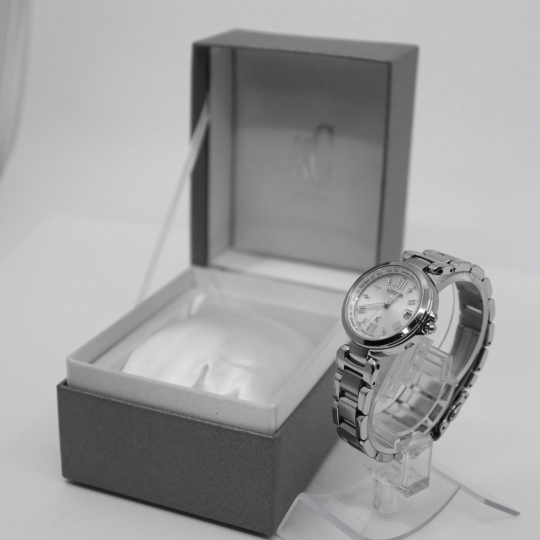 CITIZEN xC シチズン クロスシー レディース 腕時計 H240-T019072 ソーラー電波 エコドライブ ワールドタイム デイト表示 アナログ ラウンド シルバー ステンレススチール ダイヤモンド エレガント ドレスウォッチ クリーニング済み G