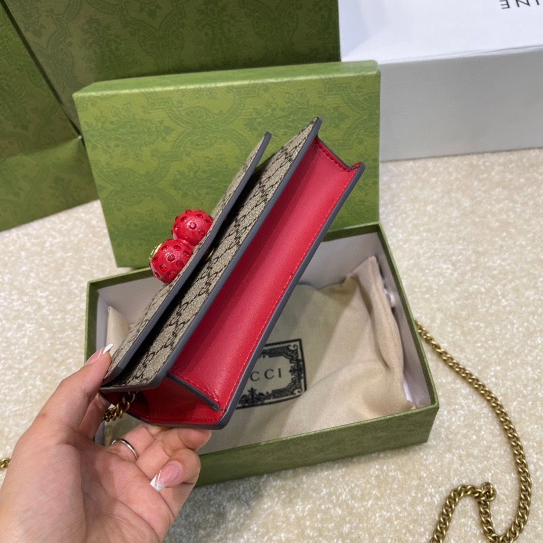 グッチ レッド