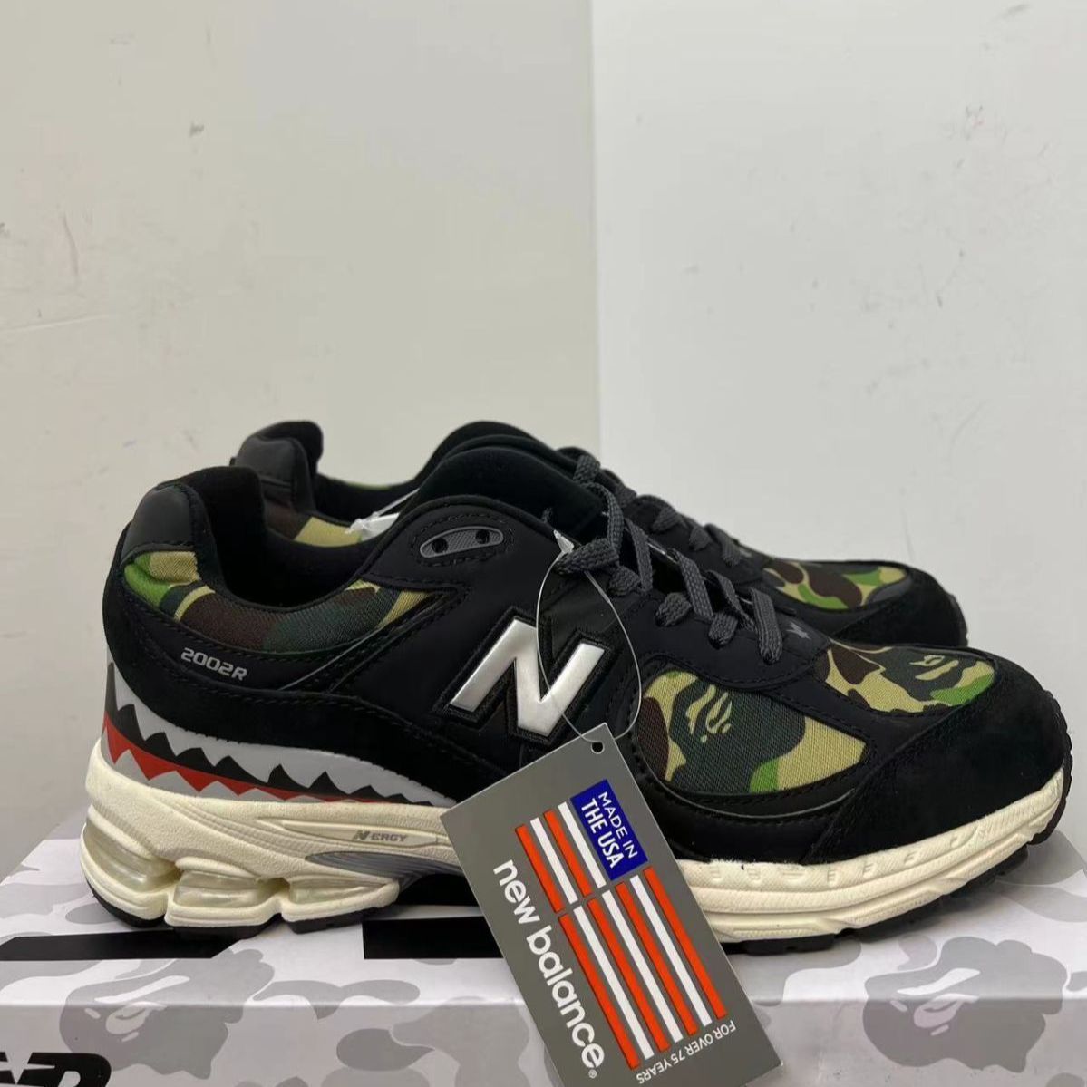 新品未使用 ニューバランス A BATHING APE x New Balance NB 2002R スニーカー