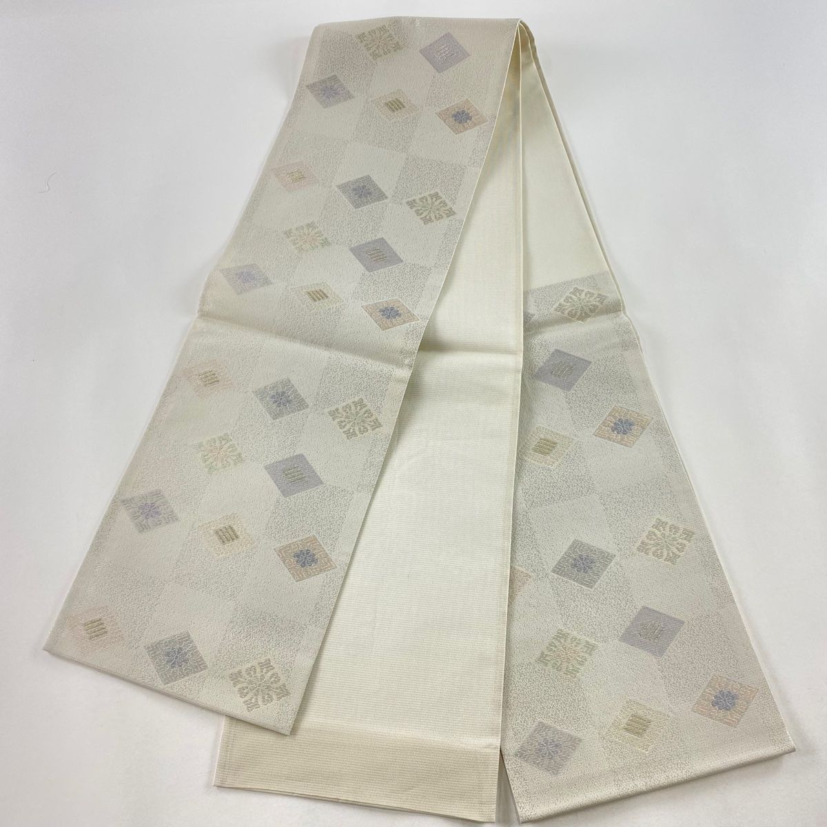 正絹(一部銀糸) アイボリー 唐織 菱花文様 六通 夏袋帯 夏帯 極美品 袋帯 美品 名品 夏帯 絽 菱 花 唐織 金銀糸 灰色 六通 正絹 【中古
