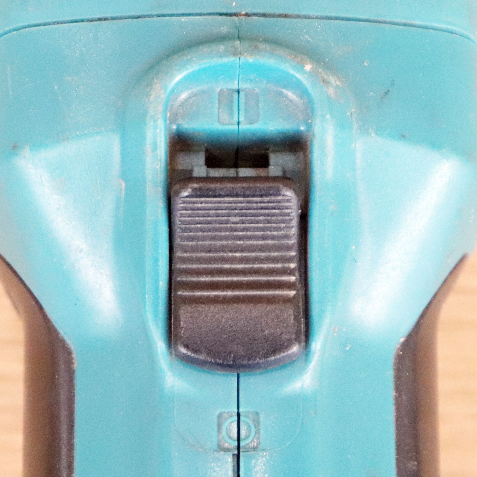 充電式ストレートシャー