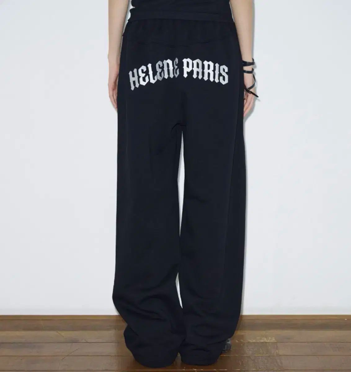 NEPA パリス ロゴ ニードル POINT スウェットパンツ 白 黒