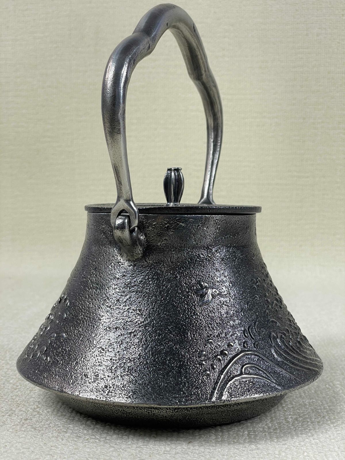 新品・正規品】雨宮宗作 鉄瓶 純砂鉄 専用箱付 日本伝統工芸