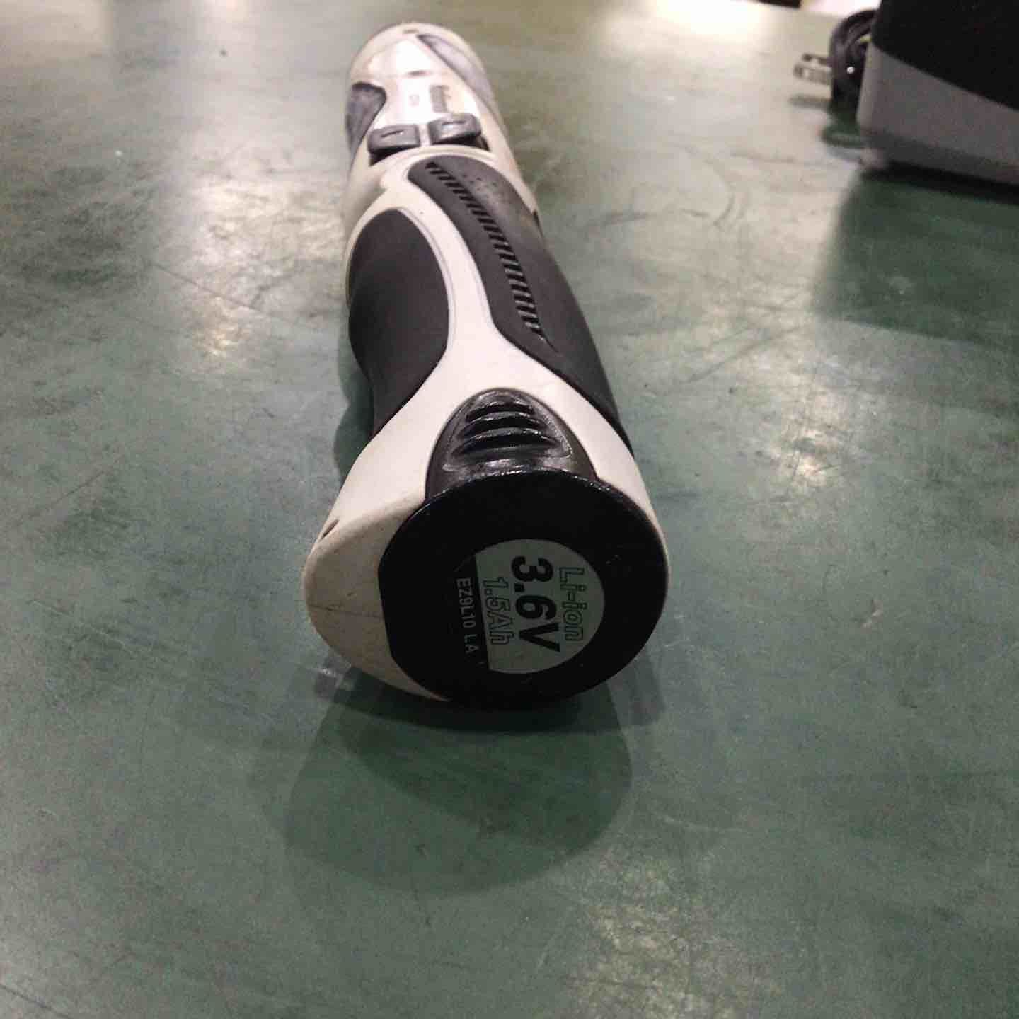 3.6V グレー