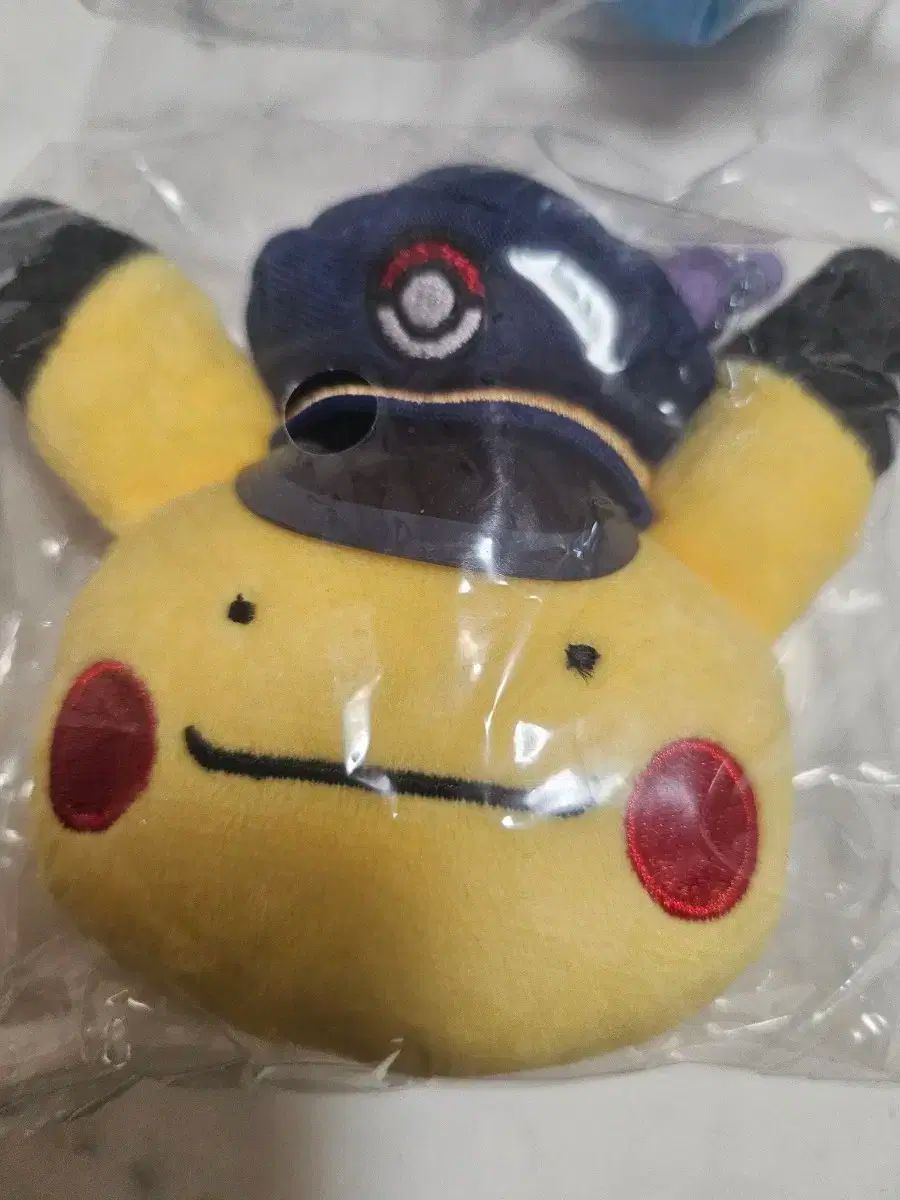 釜山ポケモン 韓国メタモン ステーションマネージャー ピカチュウ クッション ポケモン 韓国 in 釜山 ポップアップ公式品 ピカチュウ