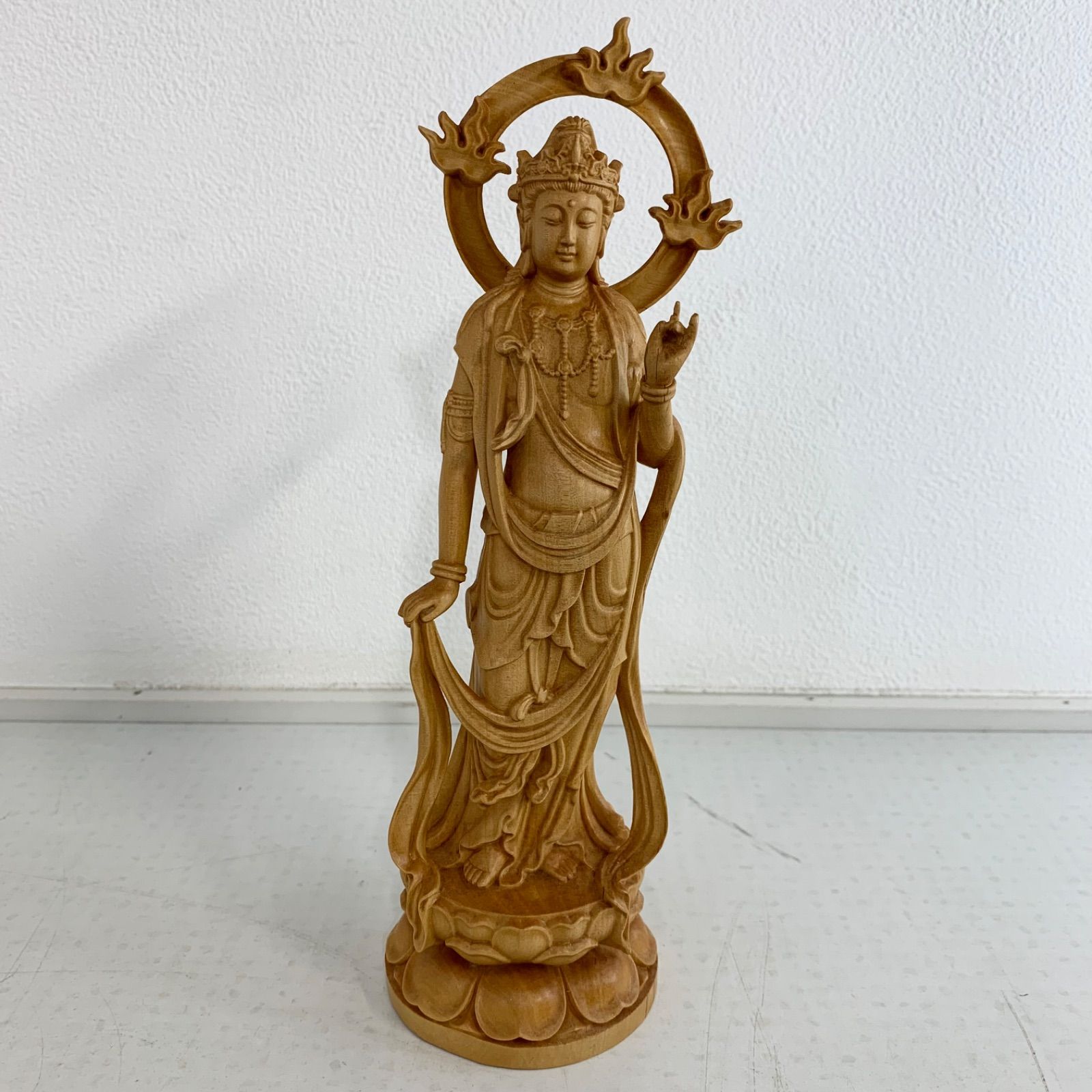 仏像 木彫 大勢至菩薩像 ツゲ 観自在菩薩 仏像置物 蓮台柘植 天然 立像 ツゲ 手彫り仏像 開運 祈る 仏教美術 細密彫刻 木製彫刻 職人ハンドメイド