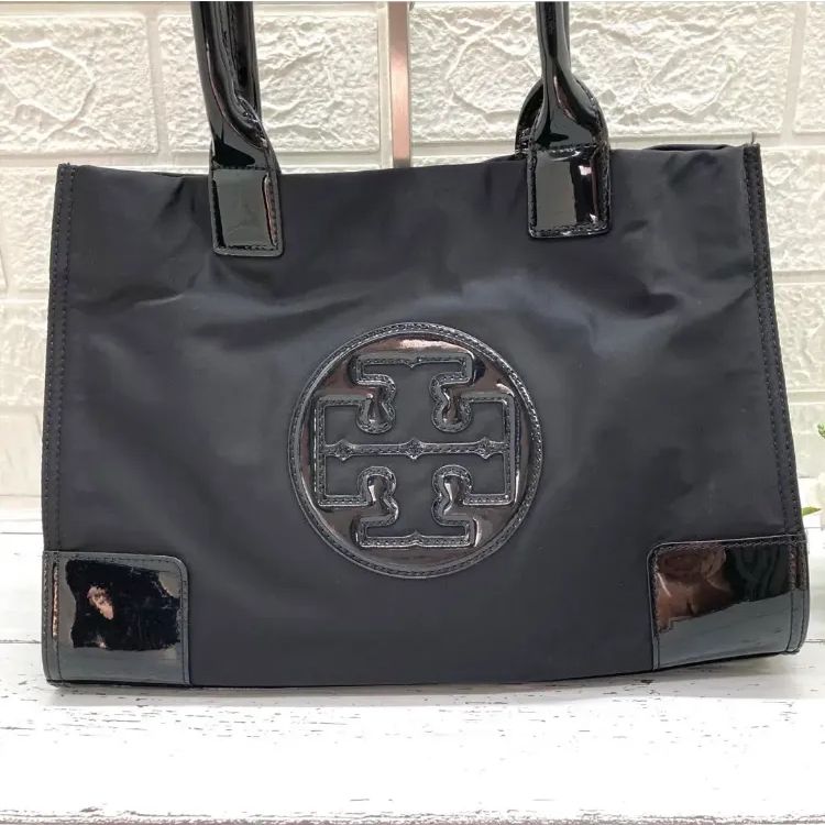 Tory Burch トリーバーチ ナイロン トートバッグ ブラック エナメル Tory Burch トリーバーチ ナイロン エナメル トートバッグ