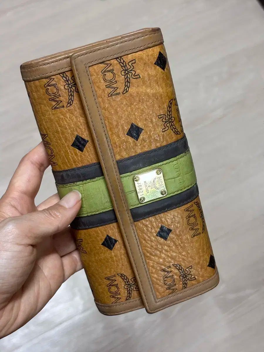 mcm 財布 正規品 - メルカリ