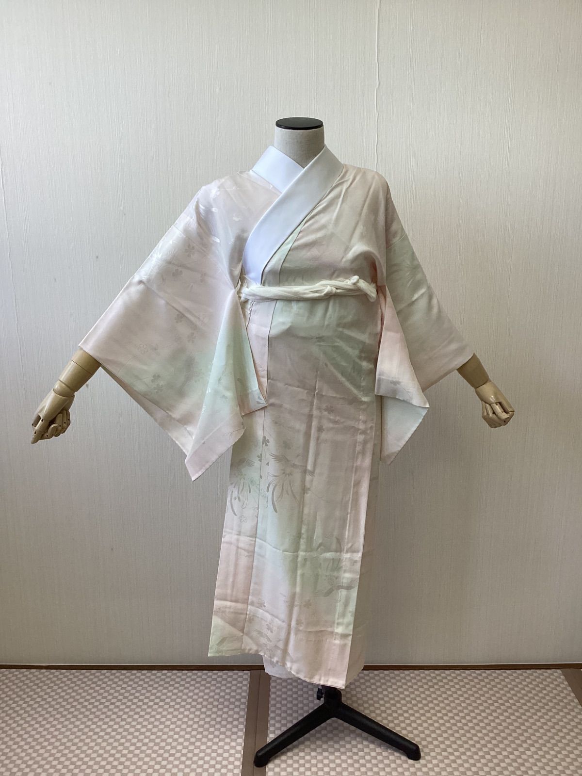 長襦袢　京ぼかし　新品未使用 長襦袢 京ぼかし【新品未使用】桜模様のほのかな薄黄緑色の