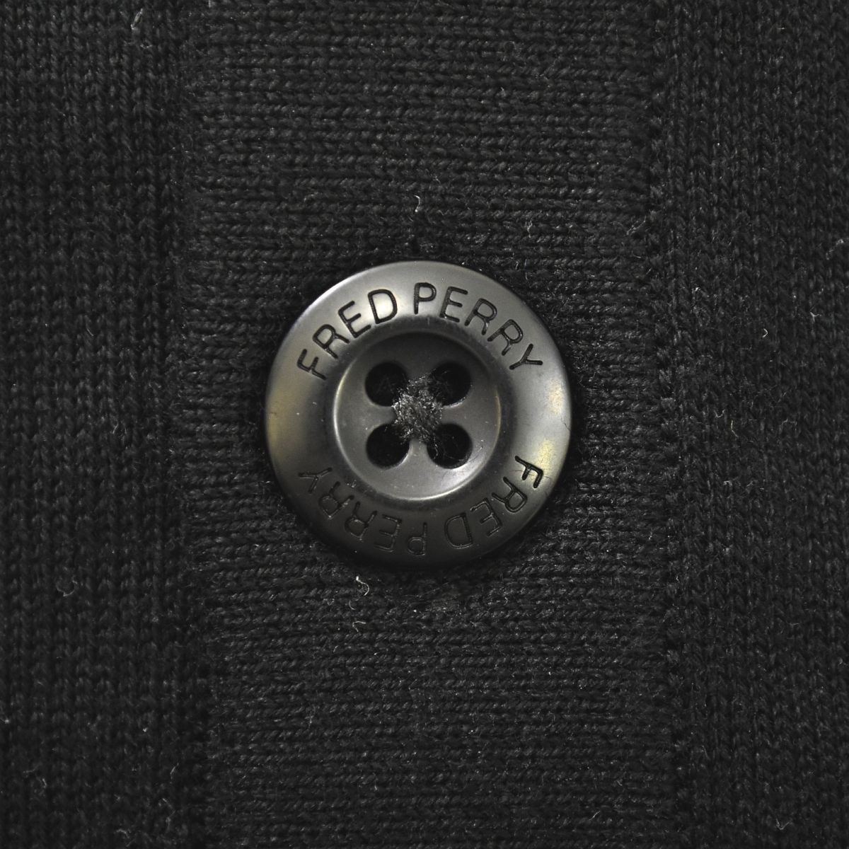 【美品】FRED PERRY フレッドペリー カーディガン 月桂樹刺繍 ブラック 美品】 フレッドペリー FRED PERRY 月桂樹刺繍 コットンニット V