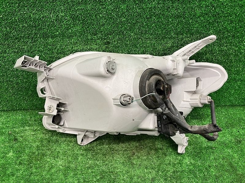 プロボックス NCP165V 右ヘッドランプ・ヘッドライト DX 4WD コイト 52