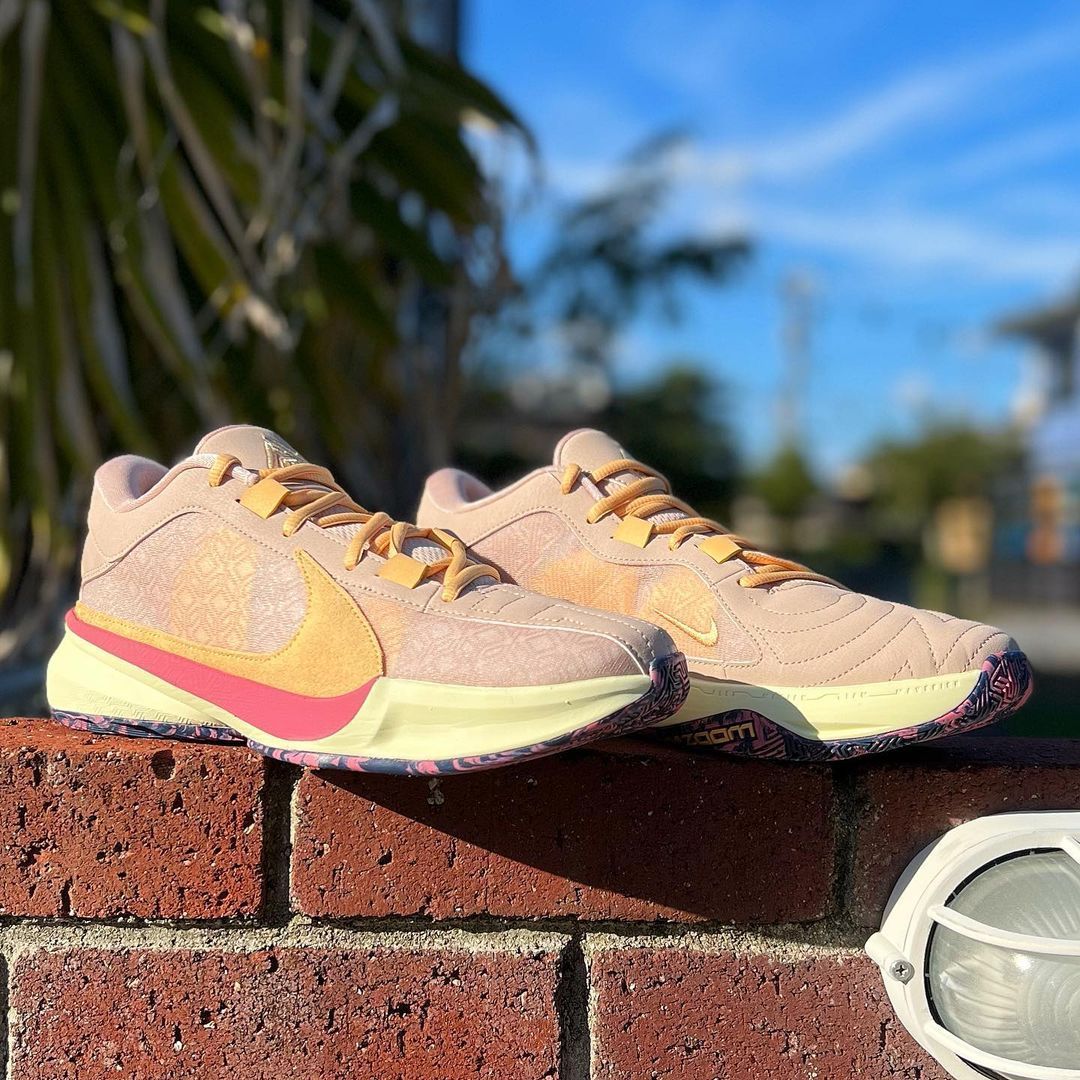 NIKE ZOOM FREAK 5 FOSSIL STONE ナイキ ズーム フリーク 5 ヤニス