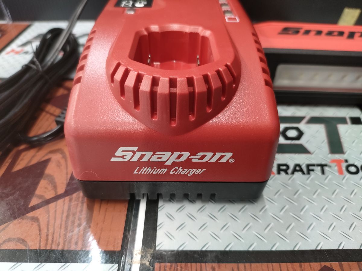 □□【中古品】 スナップオン CTLAR761 14.4v LEDワークライト Snap-on