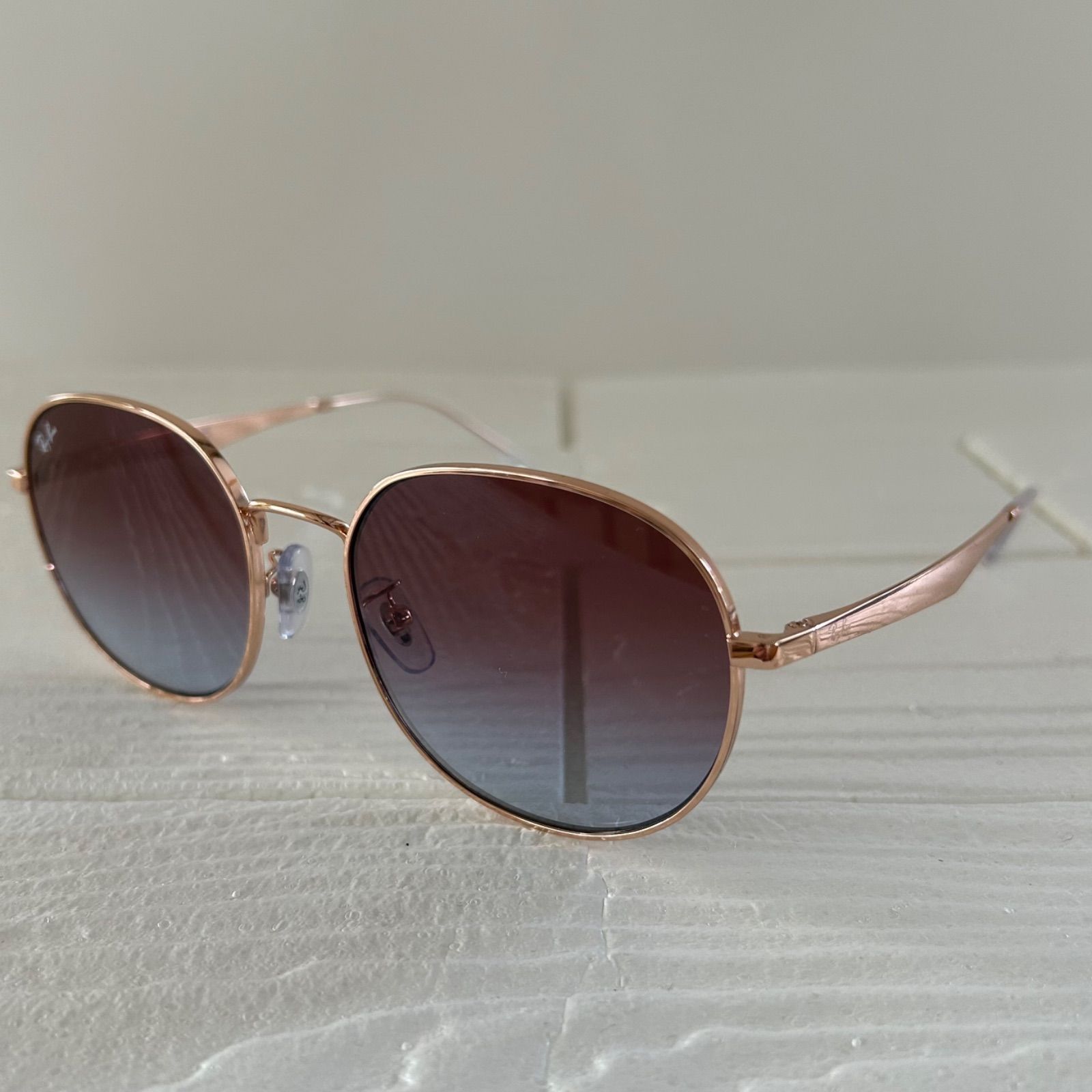 Ray Ban レイバン RB3727D ラウンドサングラス　ローズゴールド RB3727D Sunglasses in Rose Gold and Light Blue & Violet - RB3727D