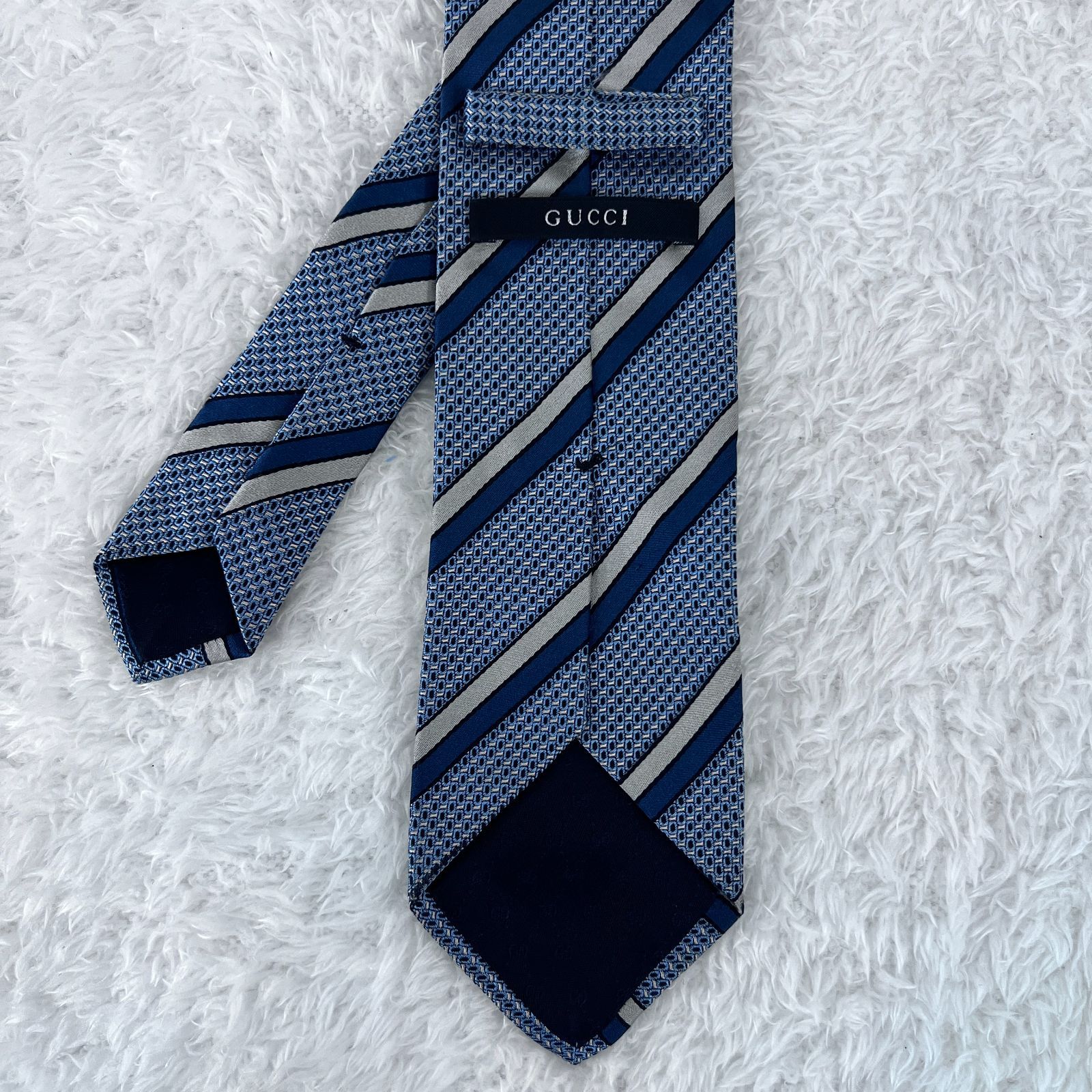 極美品！GUCCI　グッチ GG柄 ストライプ　シルクネクタイ GUCCI グッチ ネクタイ ストライプ柄 シルク イタリア製 8cm幅